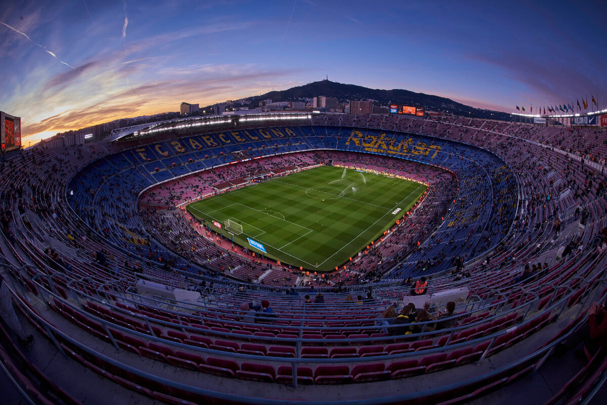 Рабочие стадиона. Камп ноу стадион. Барселона Камп ноу. Стадион ФК Барселона. Барселона ноукамб стадион.