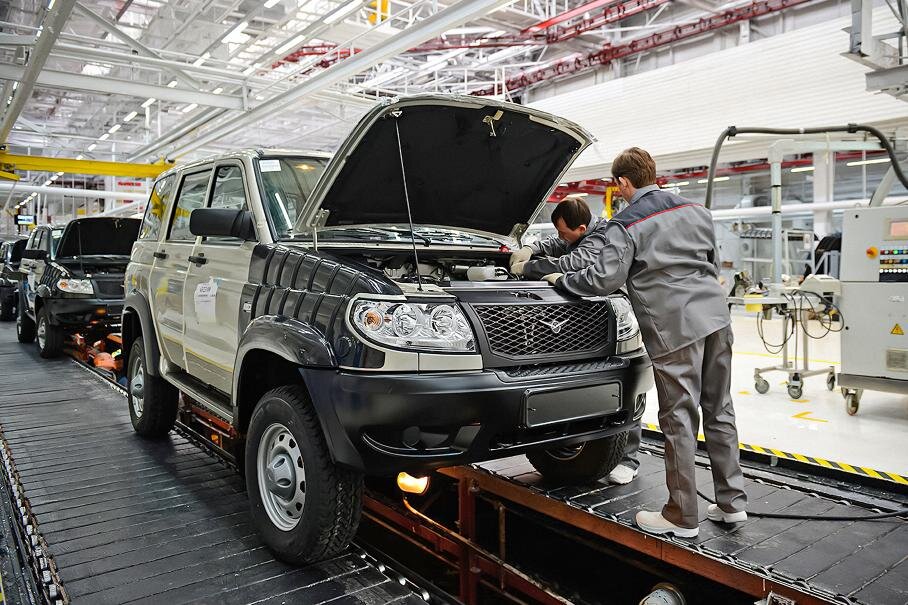 На сборочной линии Патриотов... (https://motor.ru/thumb/908x0/filters:quality(75):no_upscale()/imgs/2021/10/21/09/4973151/6e197f0934eef7aa095f88e9cc12af225a5a61ae.jpg)