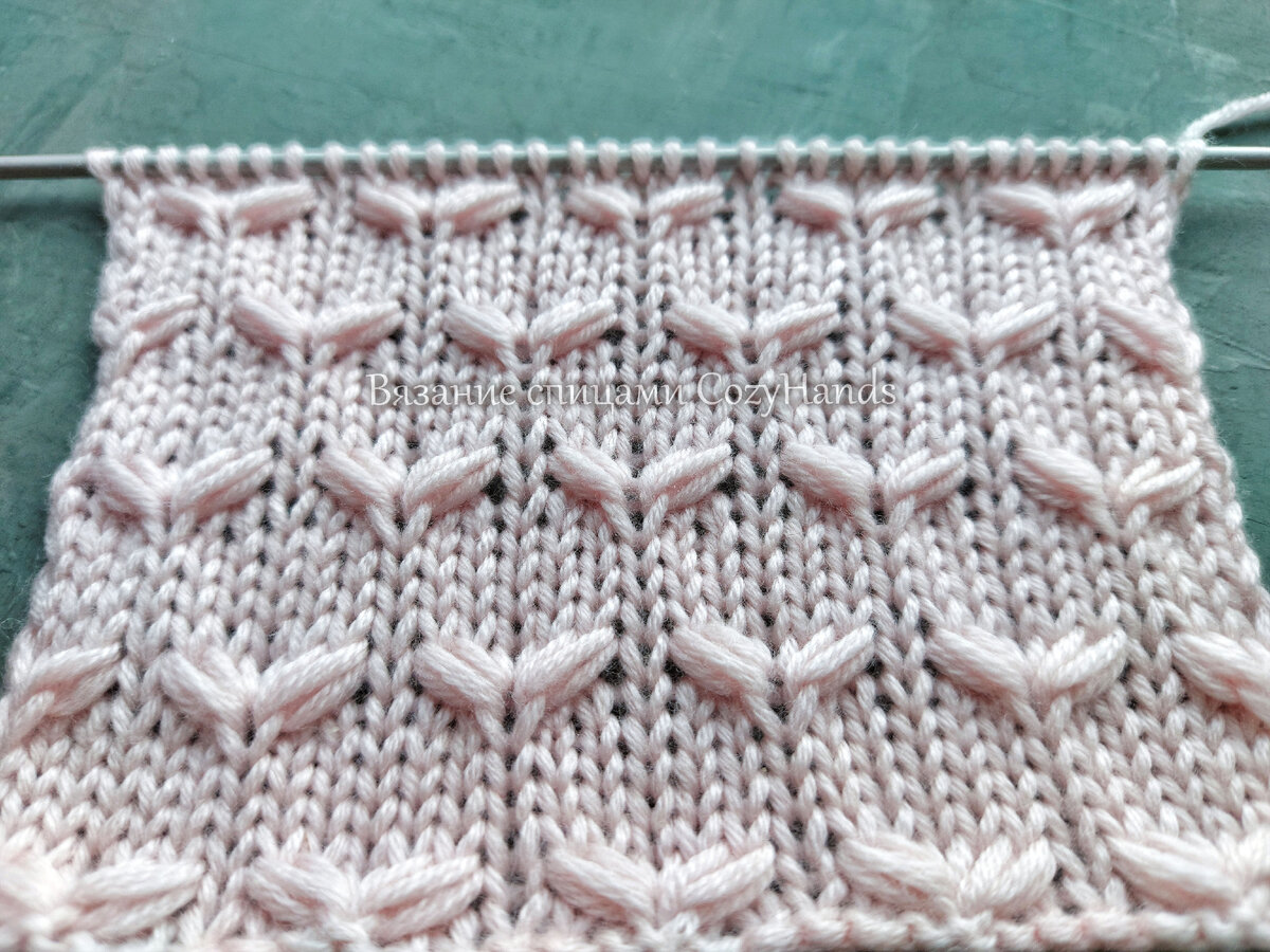 Объемные нежные листики (пчелки) на лицевой глади