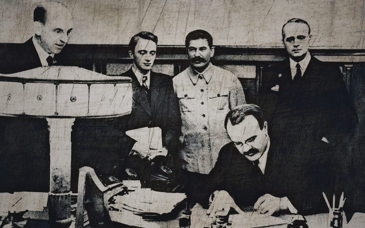 Заключение пакта Молотова-Риббентропа в Кремле, 23 августа 1939 год.
