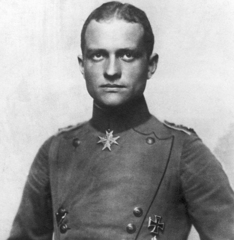 Капитан барона Манфред фон Рихтхофен, также известный как Красный Барон, величайший летчик-истребитель Первой мировой войны..