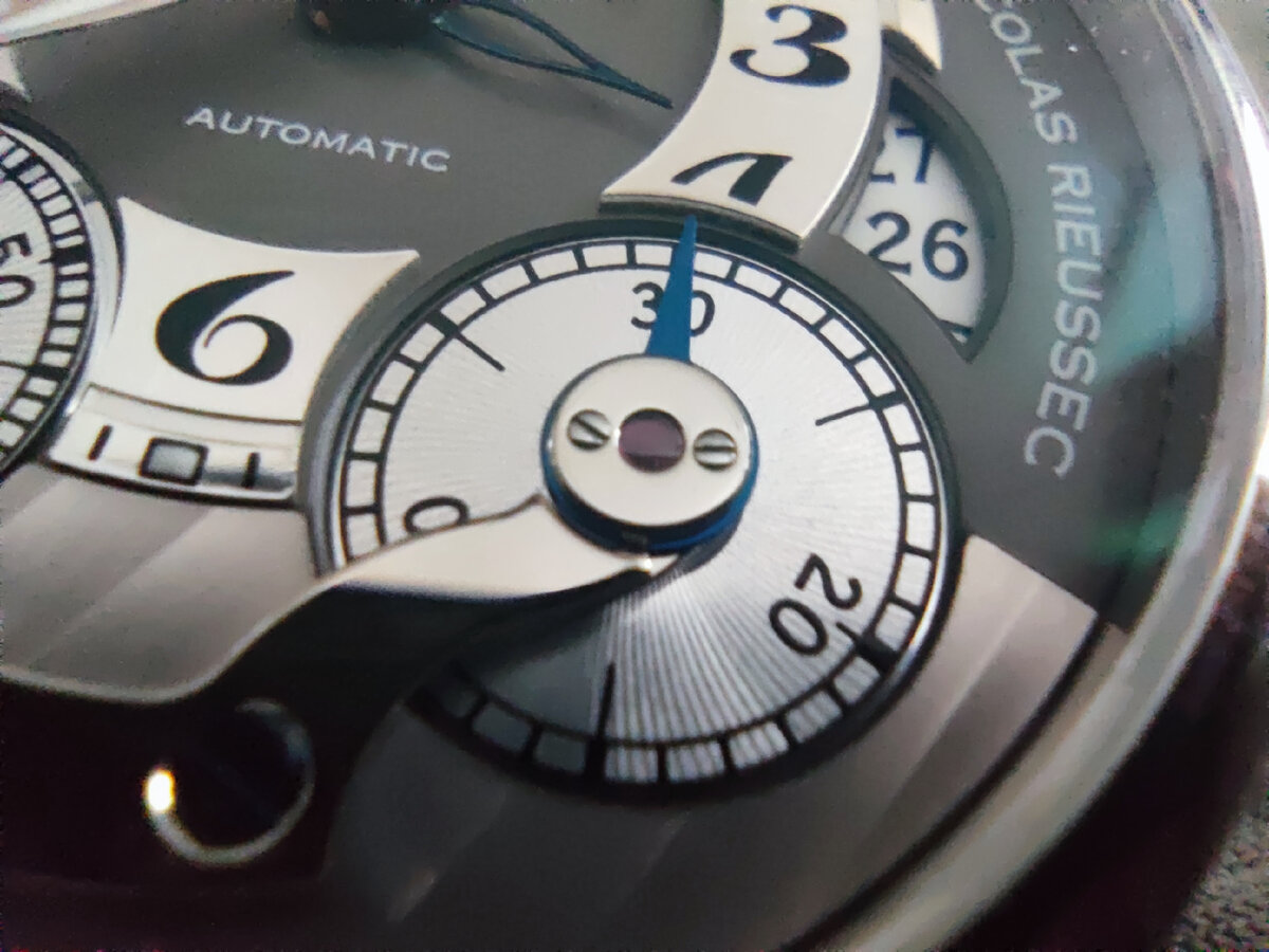 Минутный счетчик хронографа