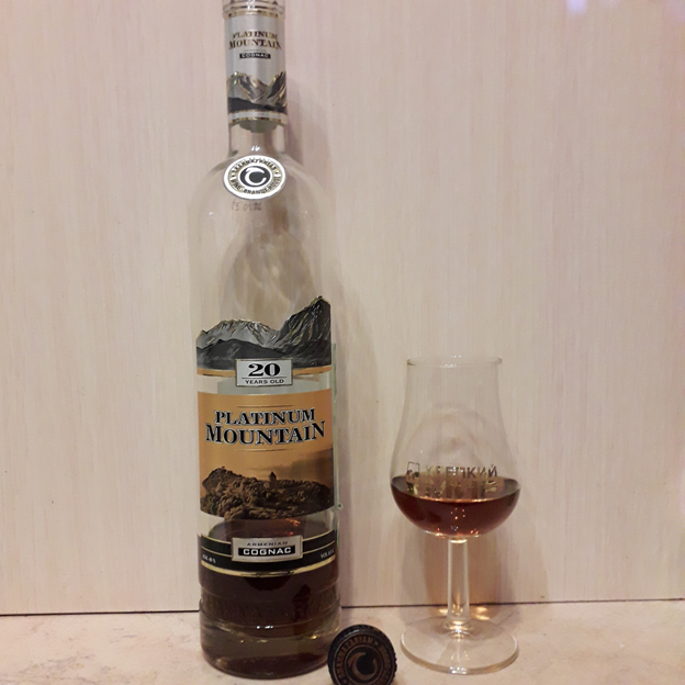 Ararat коньяк 10 лет. Коньяк платинум монтан. Коньяк 20 лет платинум маунтин. Армянский коньяк platinum mountain 20 лет. Platinum mountain 15.