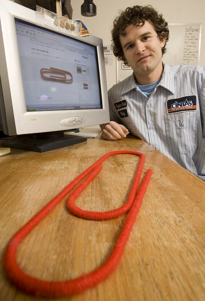 Кайл макдональд скрепка на дом. Человек который обменял скрепку на дом. Обменял скрепку на дом. Меняю скрепку на дом. Обменял скрепку на дом.