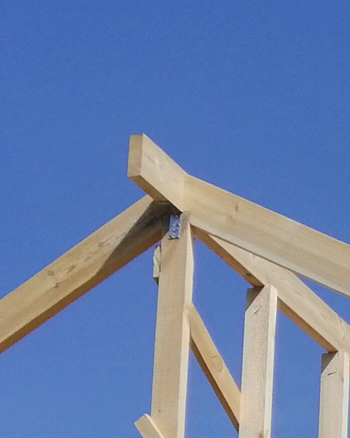 Соединение конькового прогона и стропила