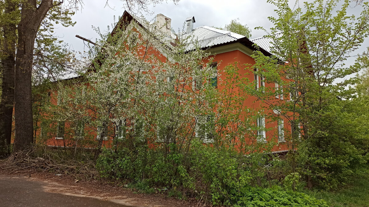 Фото автора. Немецкий дом с отремонтированной кровлей 