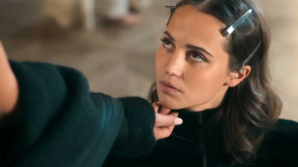 Кадр из сериала «Ирма Веп» / фото: serieslyawesome.tv