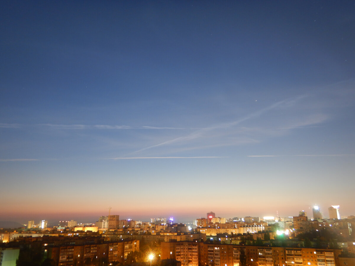 Яркая звезда в небе - это Капелла (α Возничего)