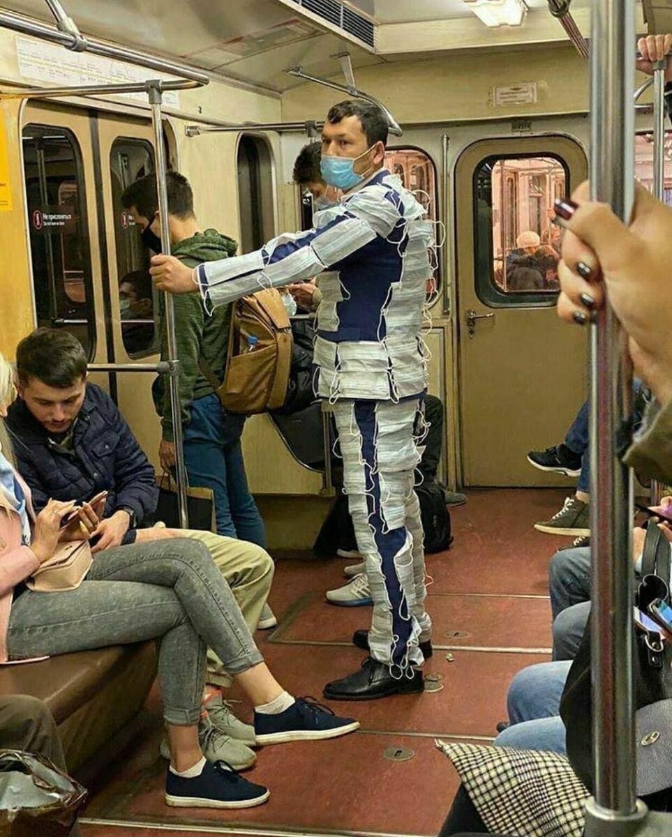 странные люди в метро москвы фото