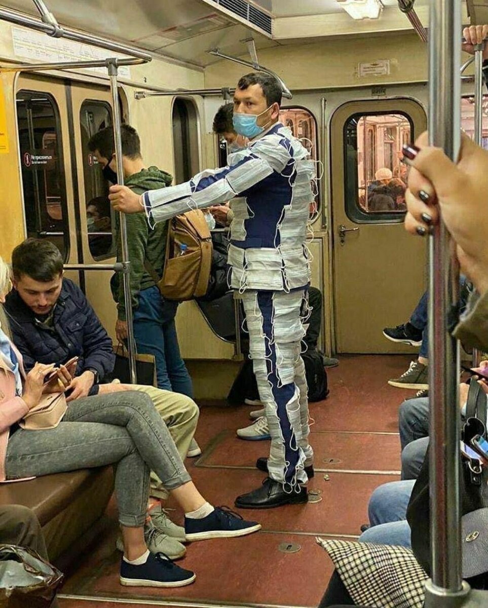 метро и люди в метро