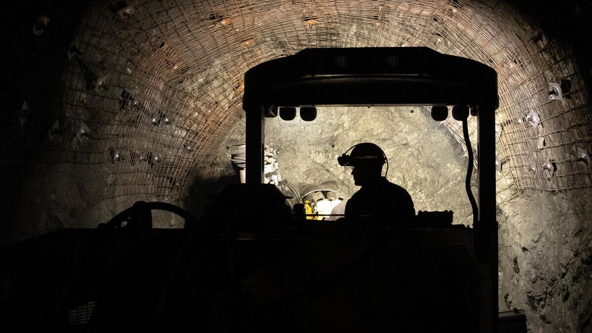    Добыча породы на руднике© РИА Новости / Илья Питалев