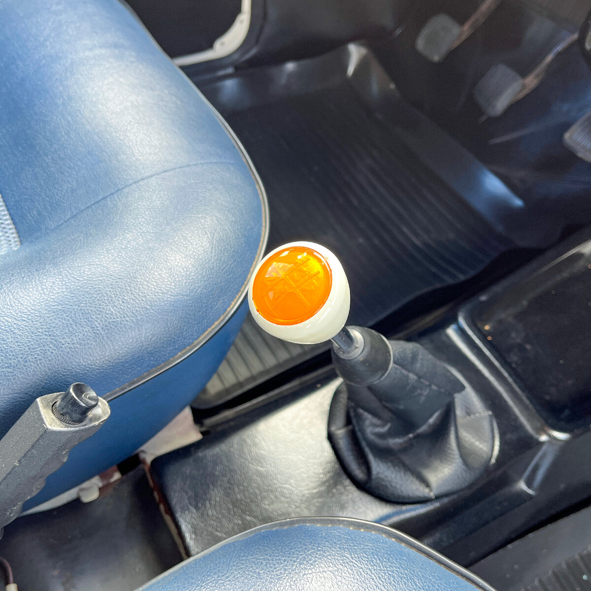 4-х скоростная МКПП устанавливалась как на фургончики, так и на Ижевские седаны тех лет.