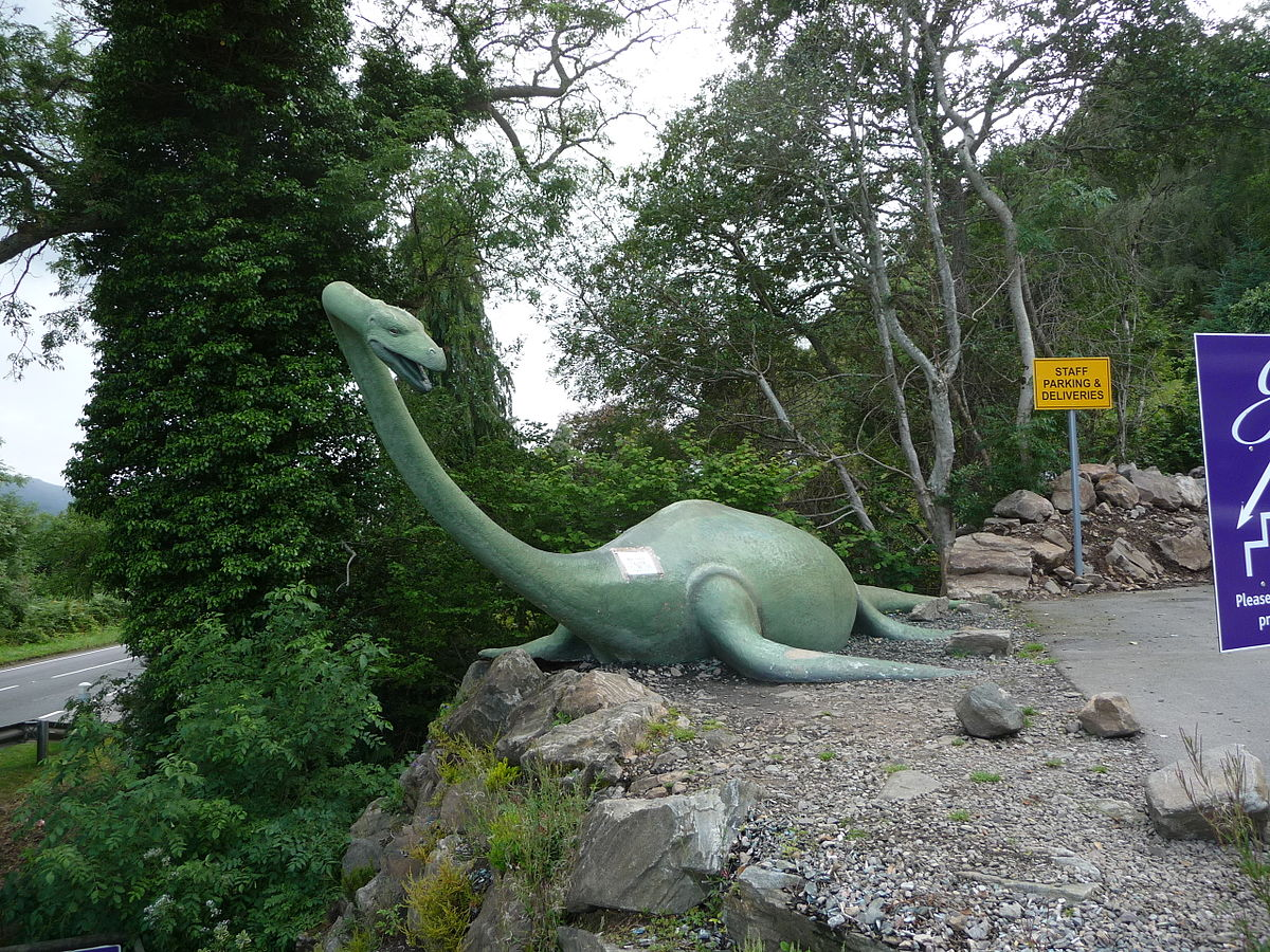 Loch ness lake monster. Озеро Лохнесс и Лохнесское чудовище. Музей Лохнесского чудовища в Шотландии. Монстр озера Лохнесс. Музей лох-несского чудовища в Шотландии..