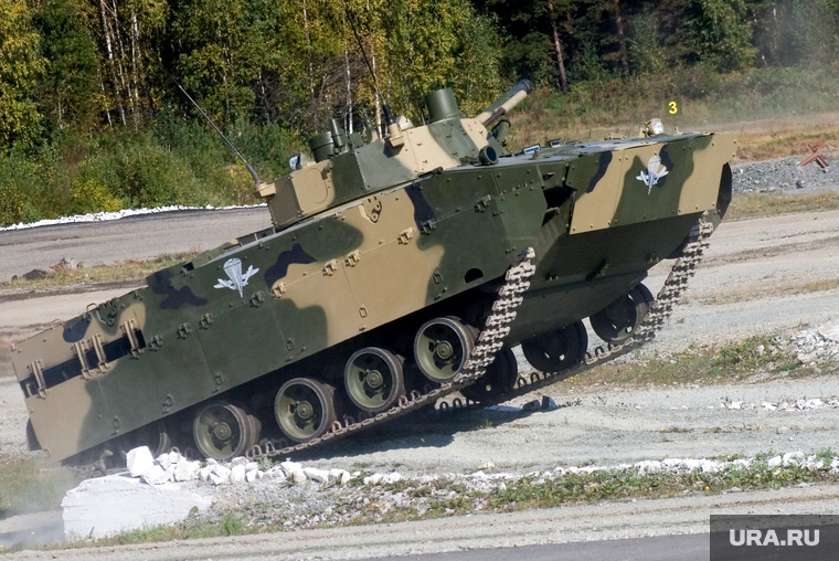    Минобороны показало, как военнослужащие тренируются на БМД-4М