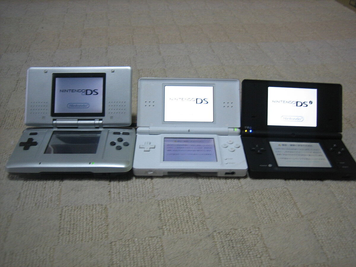 Сравнение по размеру: DS(FAT) → DS Lite → DSi