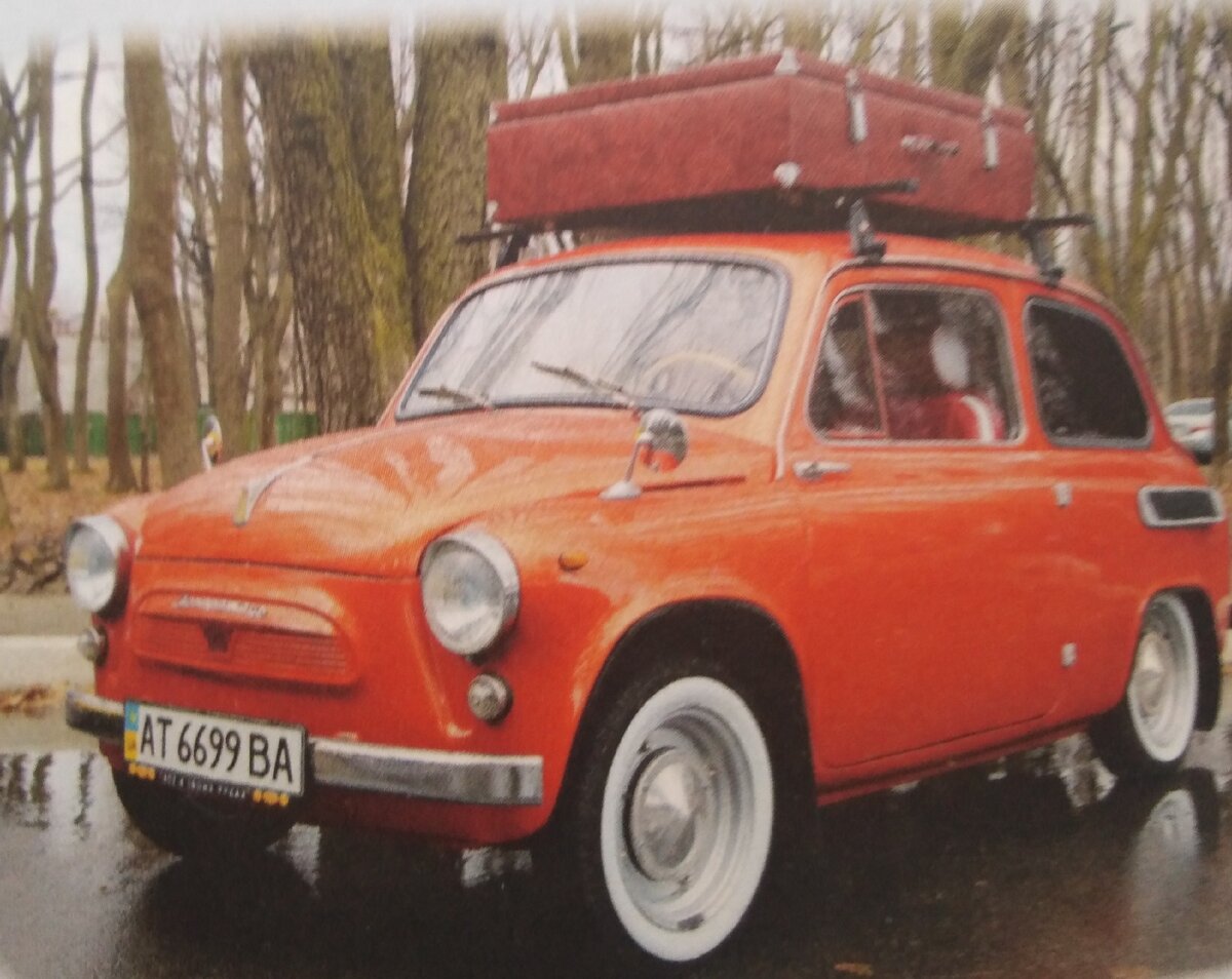 Советский заднемоторный автомобиль "ЗАЗ-969М Запорожец" выпуска 1960 года