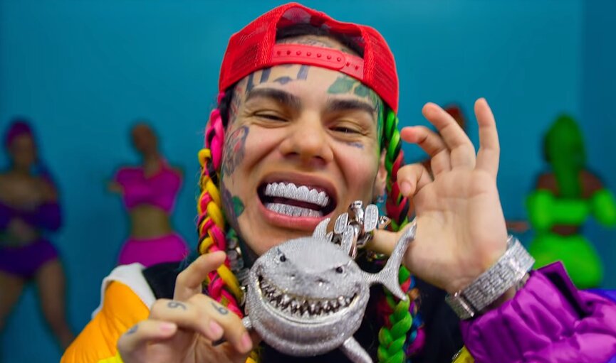 Западный рэп-исполнитель-6ix9ine 