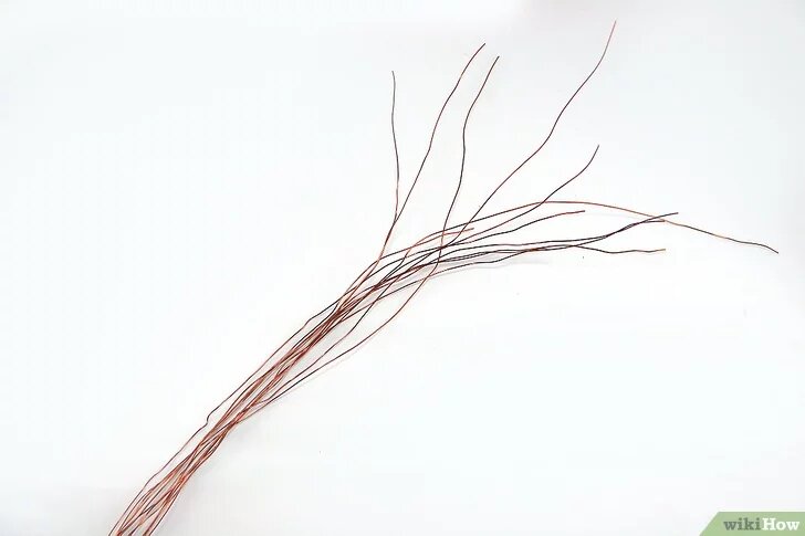 1 Возьмите девять или двенадцать прутков проволоки 24-го калибра. Решите, какой высоты проволочное дерево вы хотите, умножьте это высоту на 2,5 см / 1 дюйм (например, если вы хотите 30см/12 дюймов дерево, необходимы прутки длиной 75см/29.5 дюйма длиной).