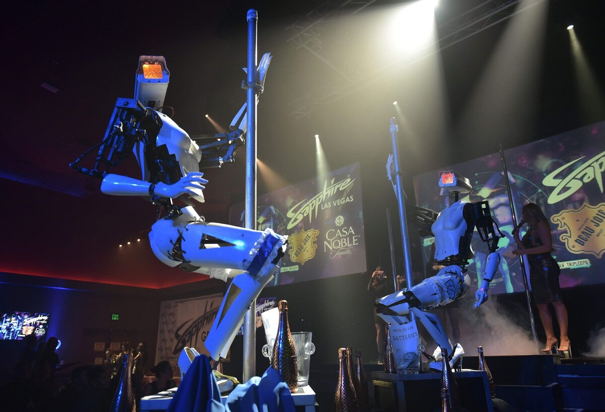 Роботы стриптизёры