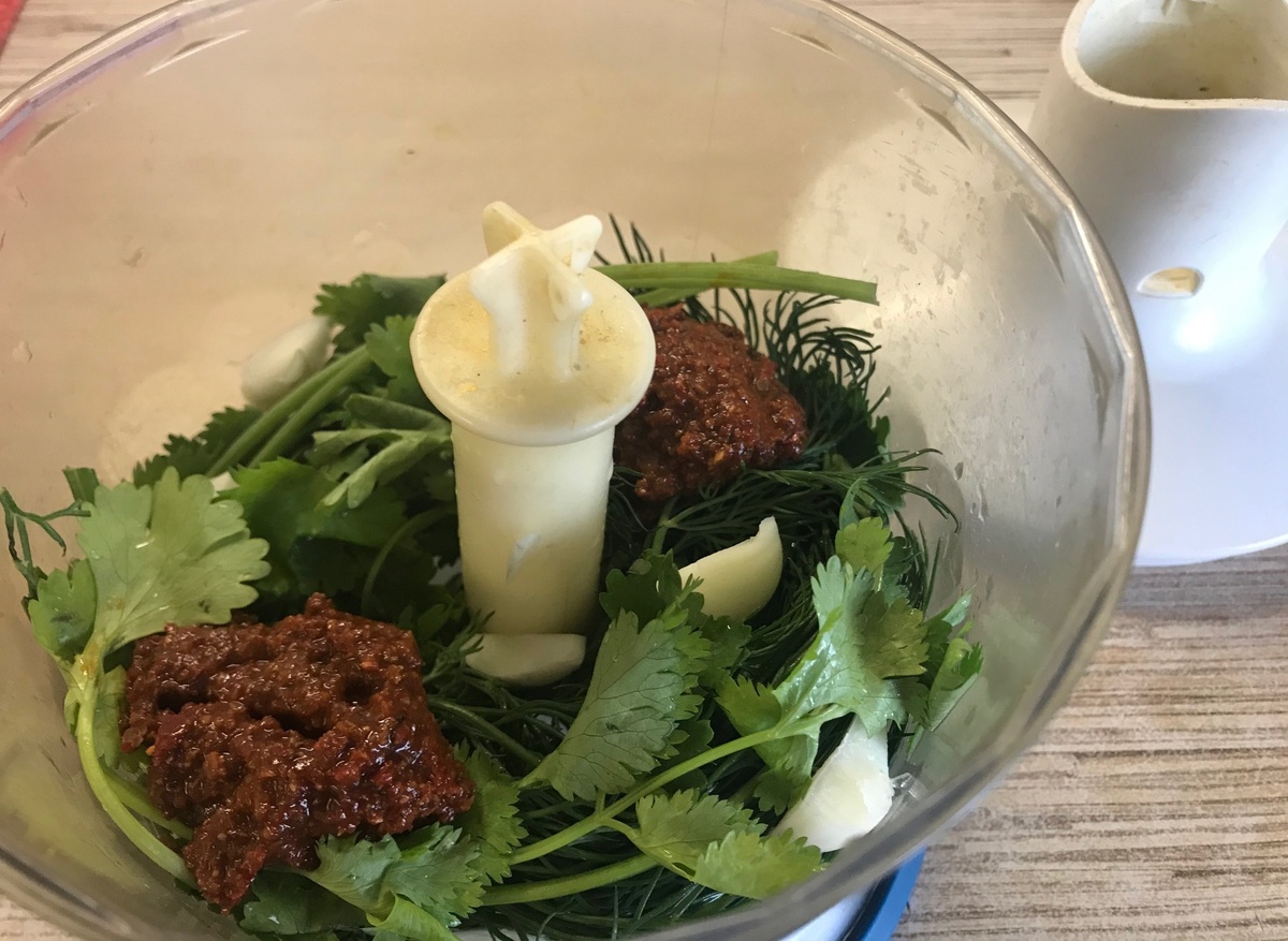 я добавила аджику"Амса", перец оказался не острый!