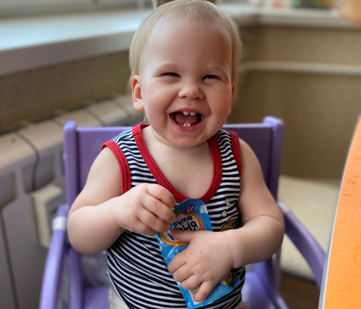 Мои #дети обожают фрутковые пюре в дой-паках, и мы всегда берем их с собой. Фото автора канала "Мама в бигуди" https://zen.yandex.ru/profile/editor/rastimdetej