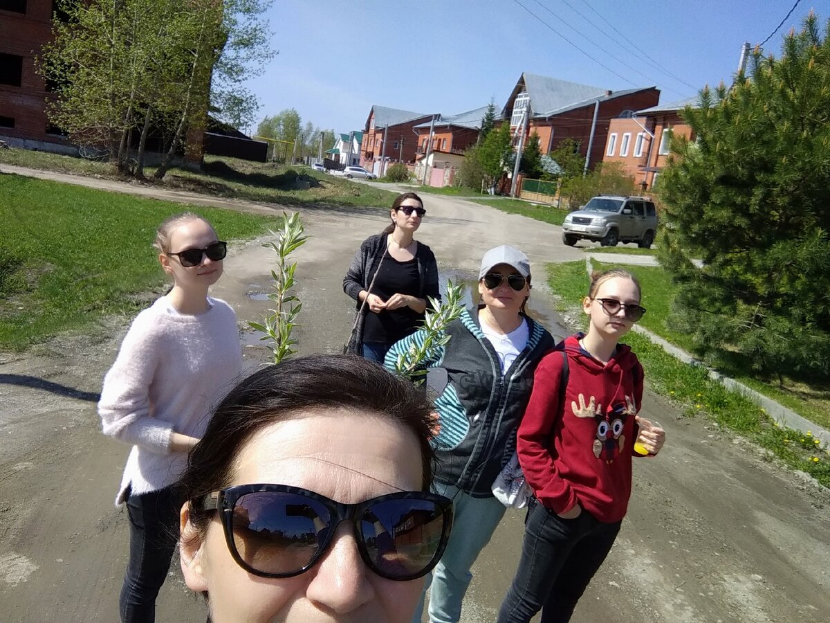 Наша компашка. На первом плане автор)). На заднем кушери.