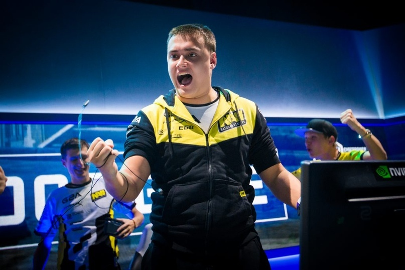 Денис "seized"  Костин