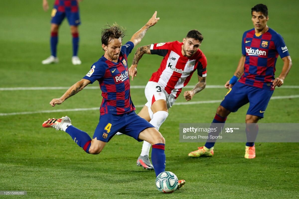 Ракитич бьёт по воротам (фото взято из открытого источника)