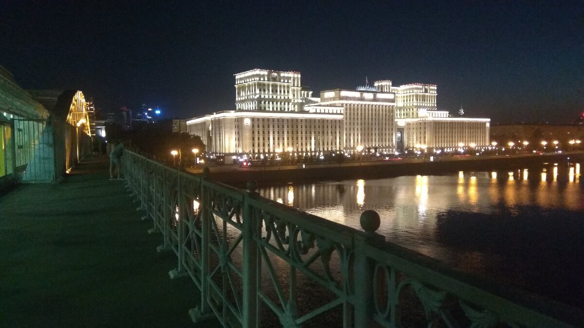 Этим ограждениям 110 лет. Как новые! Здесь галерея - листайте.