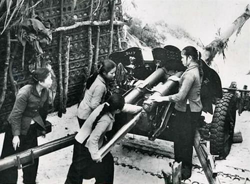 Большие советские пушки + молодые вьетнамские девушки. Что получится? Спросим у США