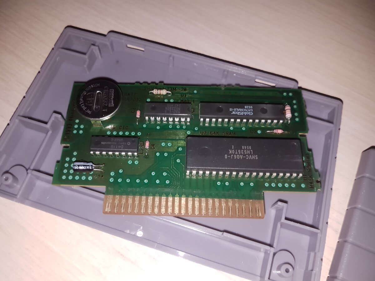 Плата оказалась лицензией и даже с батарейкой.