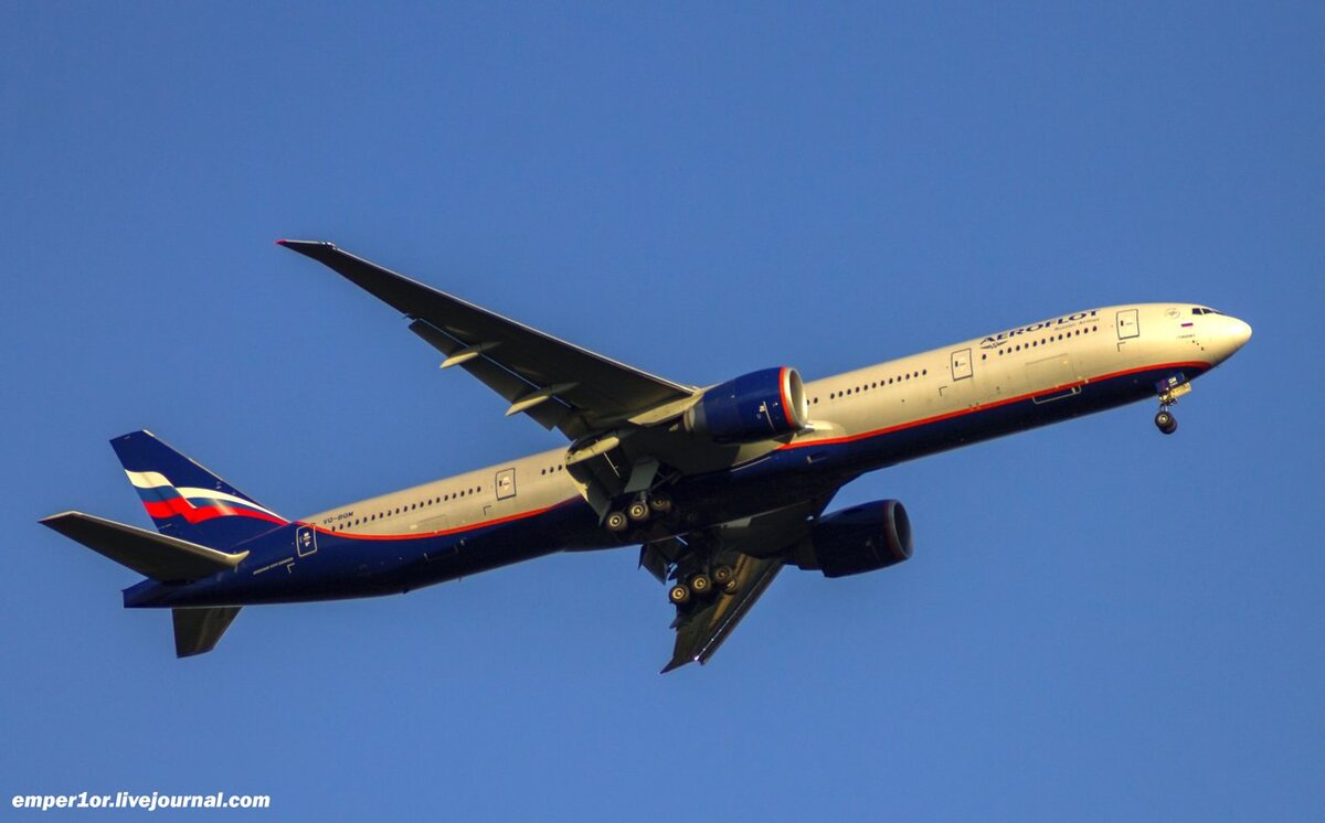 Boeing 777-3M0 VQ-BQM рейсом SU2579 Лондон - Москва