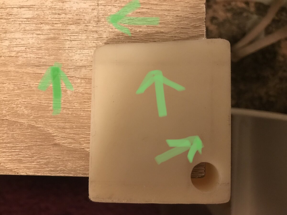 Метки подстёрлись, но именно по ним производилась сверловка.