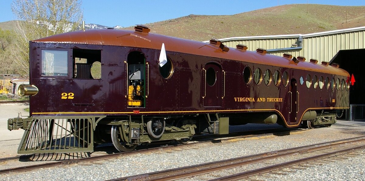 McKeen Motor Car, вид сбоку спереди