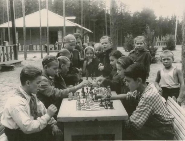 А ведь было весело и без смартфонов