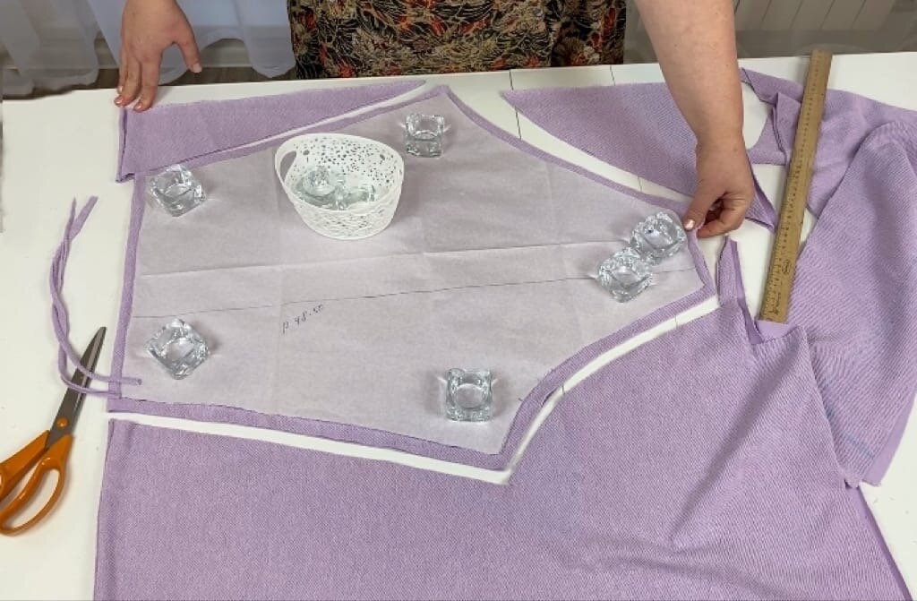 На мой взгляд, проще кроить по выкройкам, а не чертить выкройку сразу на ткани. В моей практике часто бывает, что крой повторяется, поэтому я многие выкройки сохраняю! 