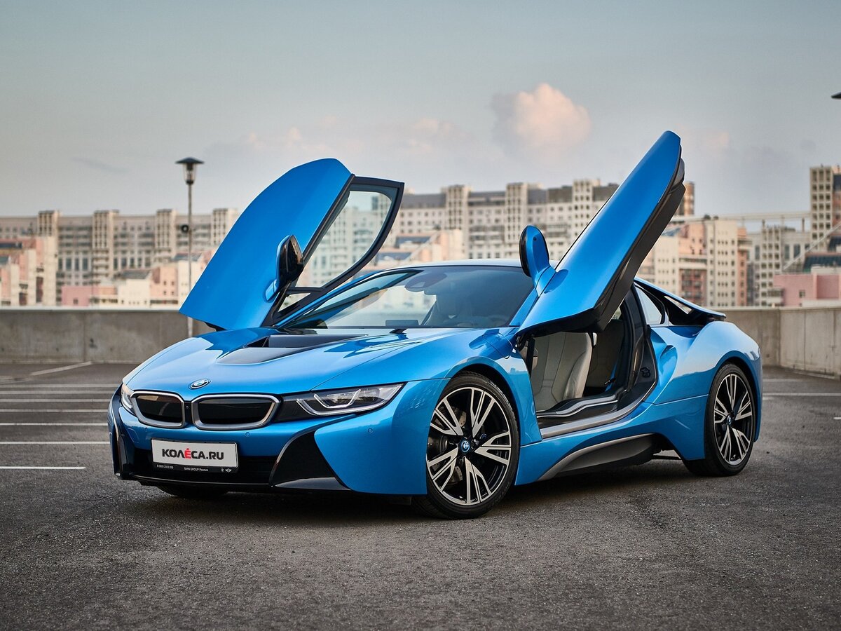 BMW i8 неоновая