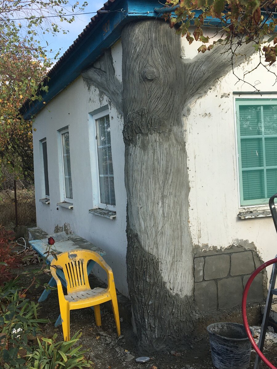 Разный цвет - это свежий и подсохший цемент