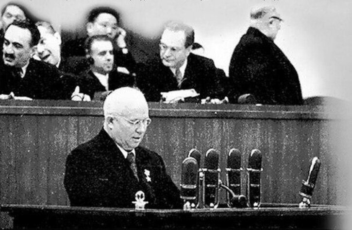 Выступление Хрущёва на ХХ съезде партии. фото (Яндекс)