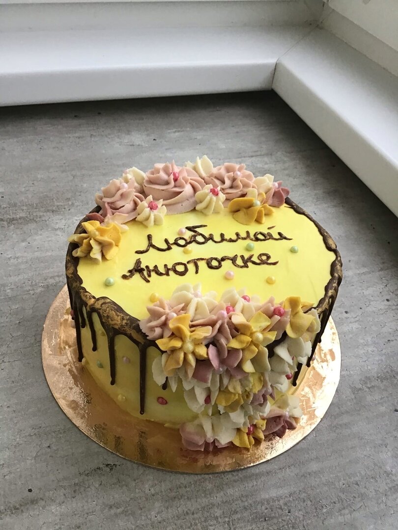 Дизайн входил в стоимость, поэтому сильно не парились, клиент в восторге )).