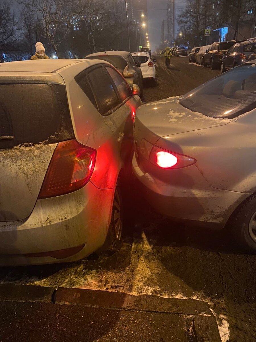 Водитель уехал с места ДТП на Осеннем бульваре в Крылатском ...