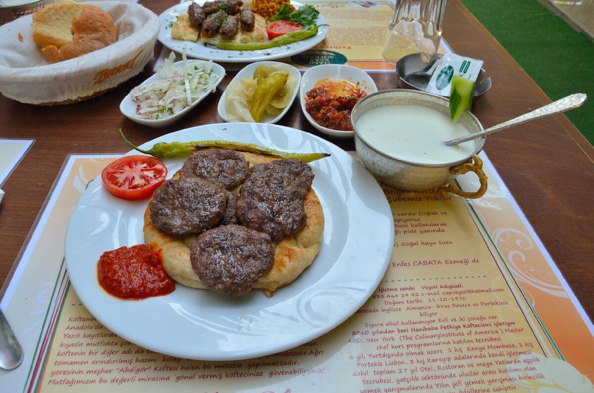 Наш обед в типичной турецкой кебабной