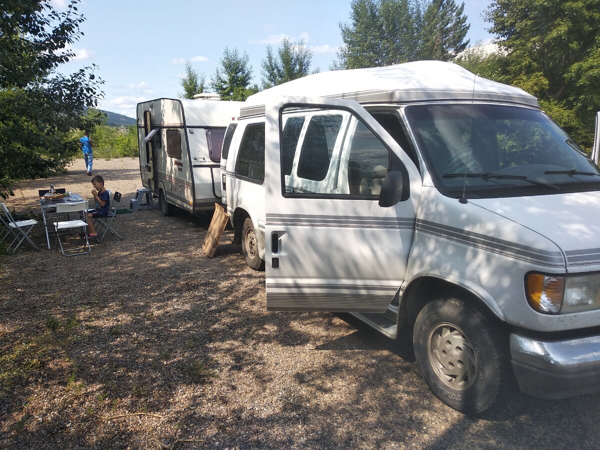 Обед за Читой на территории заброшенной воинской части.
