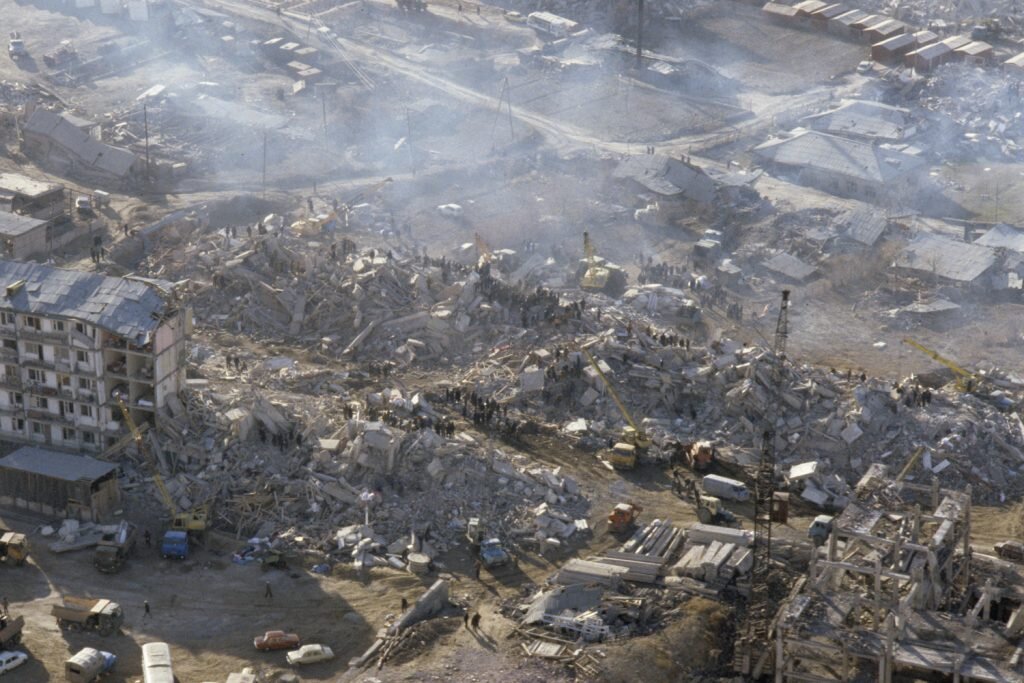 Спитак после катастрофы. Фото: imgirl.ru