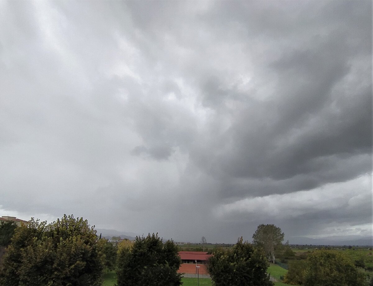 странное небо перед грозой,фотоа втора.