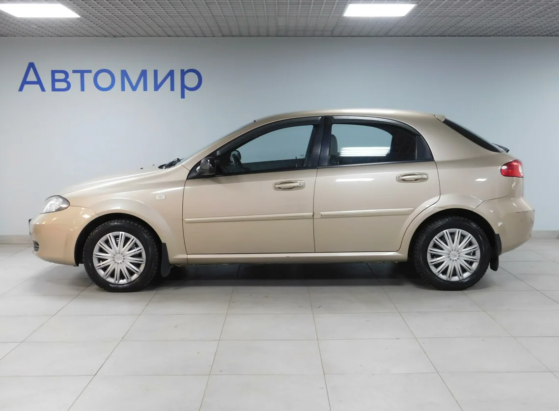 А вот живой Lacetti найти проще