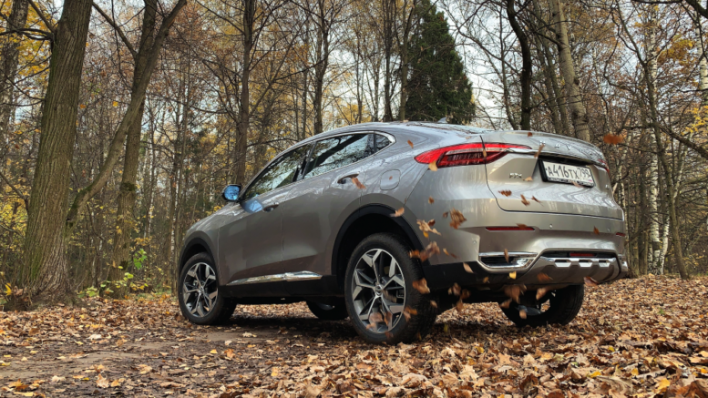 На фото: купе-кроссовер Haval F7x в комплектации Tech Plus.