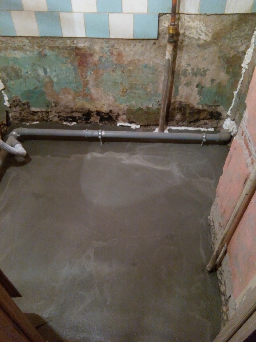 Разобрал пластиковые панели в ванной \"сталинки\", а там все в ржавчине ...