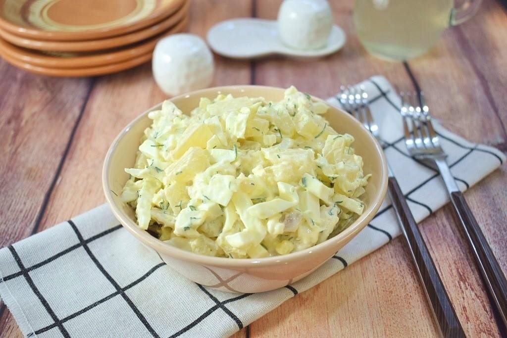 Салат из ананасов и копченой курицы и сыра рецепт с фото