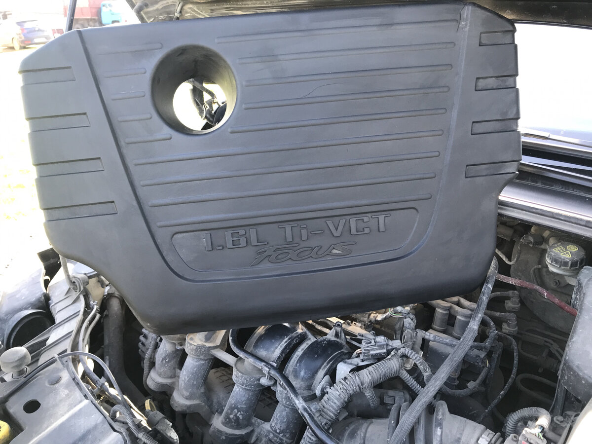 Пластиковая накладка на моторе. Источник Яндекс картинки